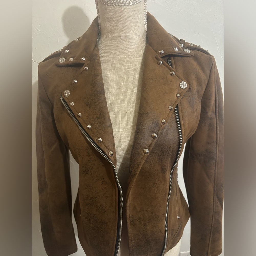 🆕 AFFLICTION RUMORS STUDDED VEGAN LEATHER JACKET - Picture 3 of 8